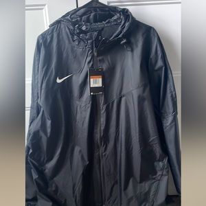 Nike men’s hooded rain jacket in size XXL